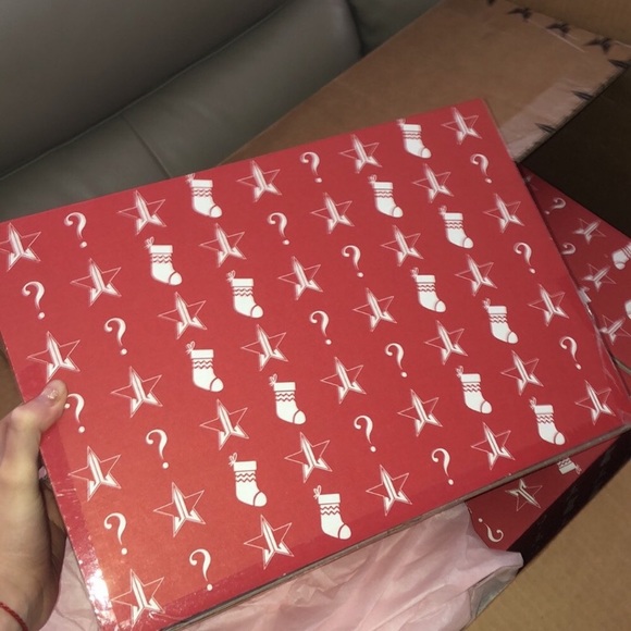Jeffree Star Other - Jeffree Star Deluxe Holiday Exclusive Box M/L
